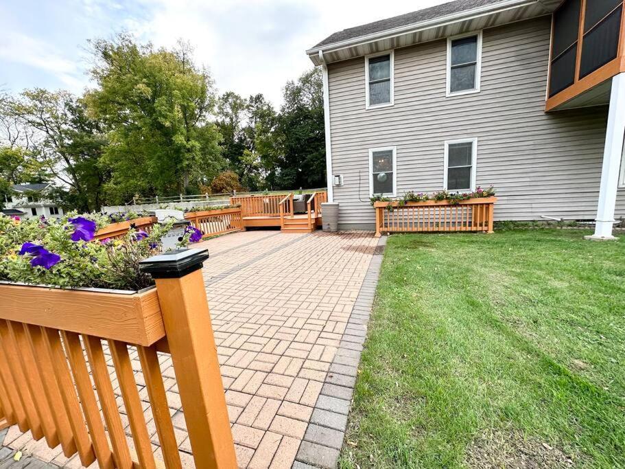 Spacious Home Lake Minnetonka Downtown Excelsior Exterior photo