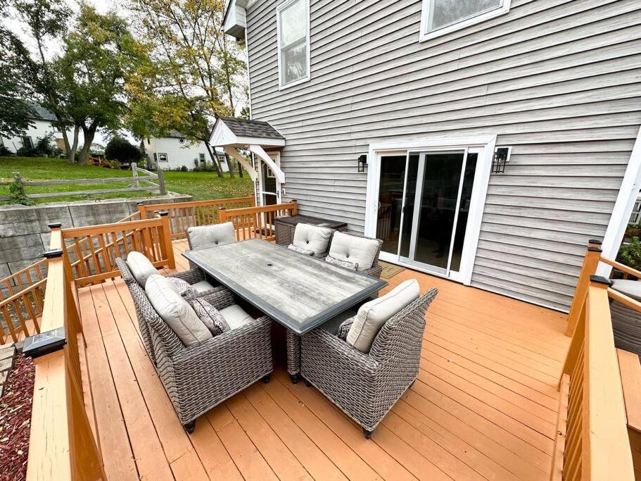 Spacious Home Lake Minnetonka Downtown Excelsior Exterior photo